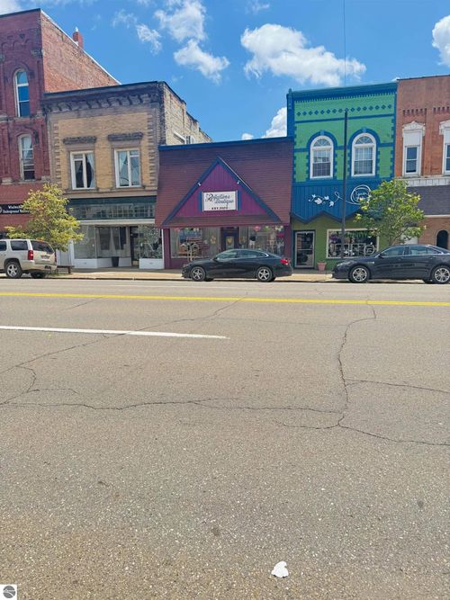 129 S Cochran Ave, Charlotte, MI, 48813-1509 | Card Image