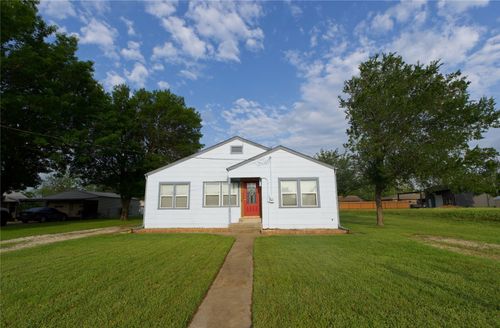 216 S Mesquite St, Muenster, TX, 76252-2744 | Card Image