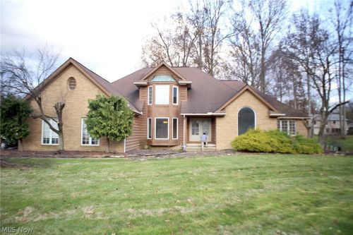 581 Williamsburg Drive, Highland Heights, OH, 44143 | Card Image