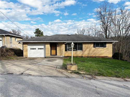137 Clay St, Weirton, WV, 26062-3702 | Card Image
