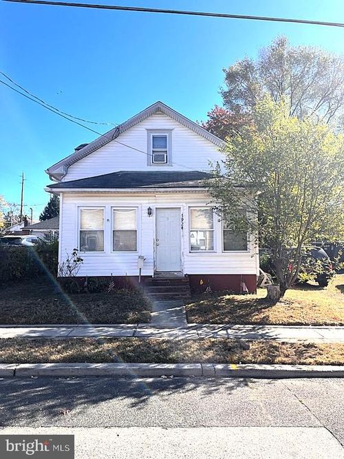 7924 River Rd, PENNSAUKEN, NJ, 08110-2435 | Card Image