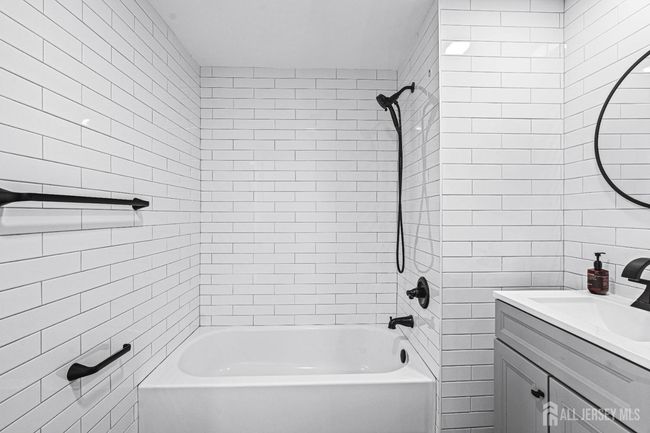 APT-2114 - 110 Somerset St, Townhouse with 1 bedrooms, 2 bathrooms and null parking in New Brunswick NJ | Image 14