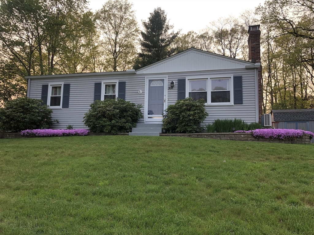 Brookside Cir, Florence, MA 01062