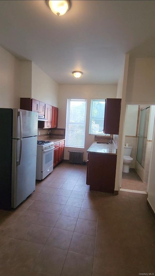 2-120-15 Jamaica Ave, Richmond Hill, NY, 11418-2522 | Card Image