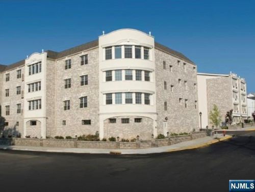 132 Union Ave, East Rutherford, NJ, 07073-1940 | Card Image