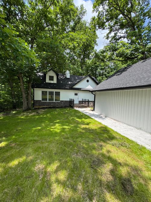 9051 E Mount Zion Church Rd, HALLSVILLE, MO, 65255-9058 | Card Image