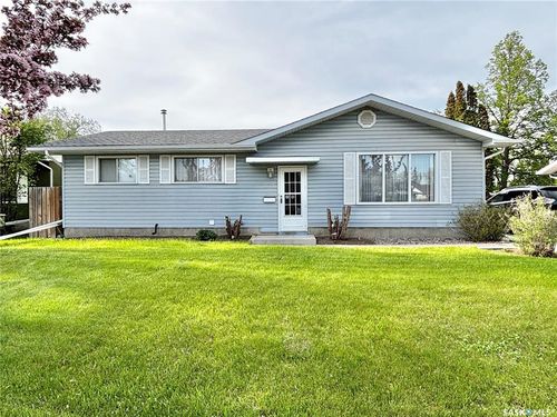 2606 37th Street W, Saskatoon, SK, S7L4E8 | Card Image
