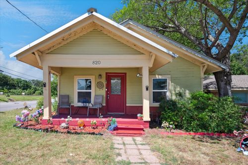 820 Lakey St, Denton, TX, 76205-6227 | Card Image