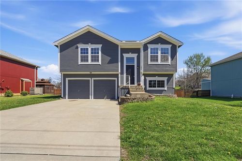 705 Marguerite St, Kearney, MO, 64060-8306 | Card Image