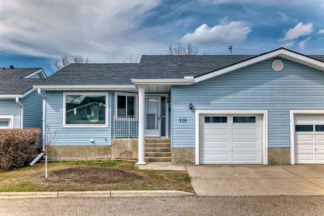116 Lincoln Manor Sw, Home with 2 bedrooms, 2 bathrooms and 2 parking in Calgary AB | Image 3