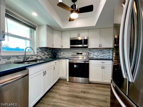 8b-200 Valley Stream Dr, NAPLES, FL, 34113-4109 | Card Image