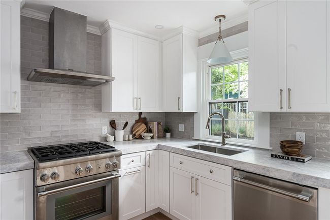 175 Freeman Pkwy, House other with 5 bedrooms, 4 bathrooms and 5 parking in Providence RI | Image 22