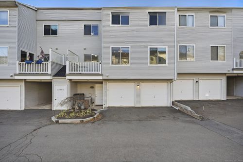 84-84 Staffordshire Commons Dr, Wallingford, CT, 06492-1757 | Card Image