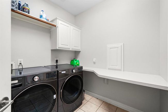 Spacious Washroom | Image 34