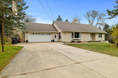101 Deppiesse Rd, Random Lake, WI, 53075-1630 | Card Image