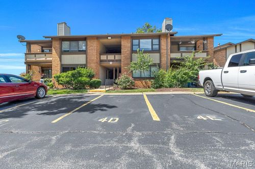 i-4 Fairways Circle, St Charles, MO, 63303 | Card Image