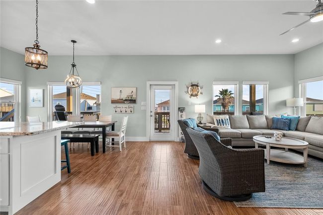 22318 Vista Del Mar, House other with 4 bedrooms, 3 bathrooms and 5 parking in Galveston TX | Image 9