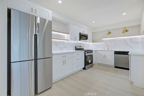 201-500 N Jackson St, Glendale, CA, 91206-4334 | Card Image