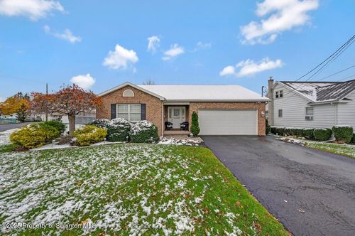11 Gilroy St, Peckville, PA, 18452-2111 | Card Image