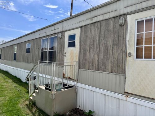 1015 N Main, Clyde, OH, 43410 | Card Image