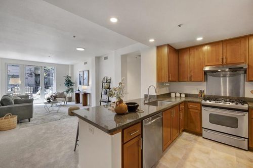 120-423 7th St, Oakland, CA, 94607-6566 | Card Image
