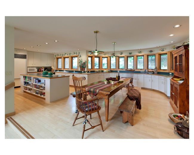 St. Francis: The oversized kitchen will easily accommodate your group regardless of size | Image 103