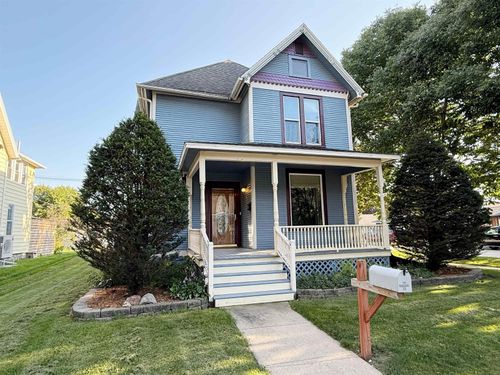 701 Winneshiek Ave, Decorah, IA, 52101-1455 | Card Image