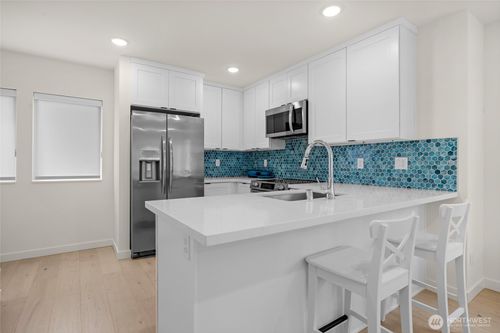4-2568 56th Ave Sw, Seattle, WA, 98116-2220 | Card Image