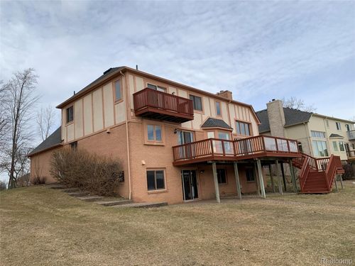 1698 Mackwood Rd, Rochester Hills, MI, 48307-4316 | Card Image