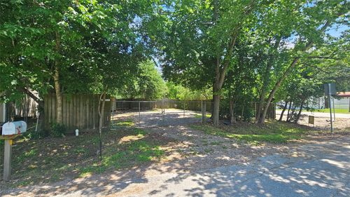410 Baker Ave, Bacliff, TX, 77518-1398 | Card Image
