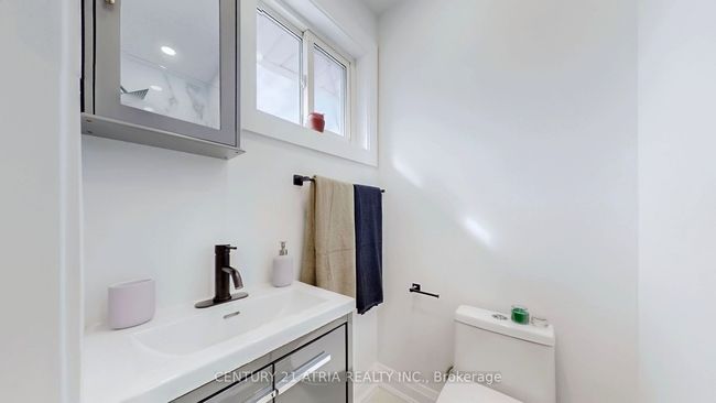 24 Collins Cres, House other with 5 bedrooms, 3 bathrooms and 6 parking in Aurora ON | Image 17