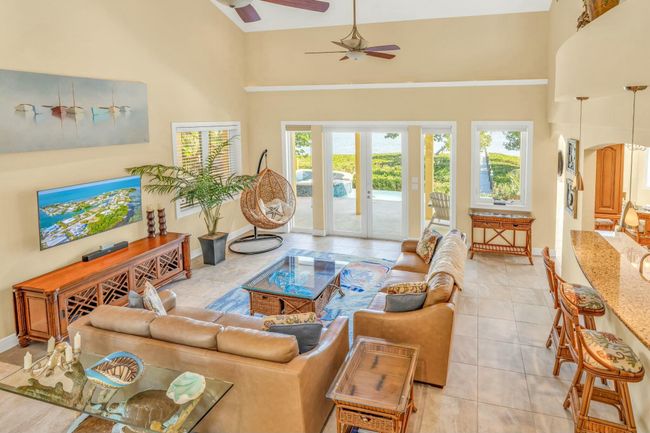 Living Room | Image 15