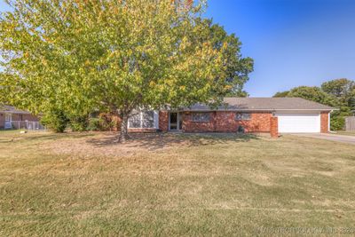 1218 S 103rd East Avenue, House other with 3 bedrooms, 2 bathrooms and null parking in Tulsa OK | Image 2