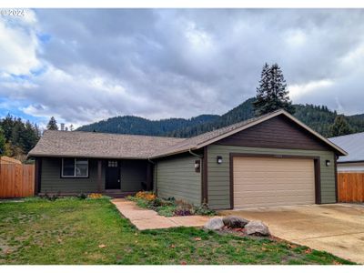 48394 Roaring Rapids Way, House other with 2 bedrooms, 2 bathrooms and 2 parking in Oakridge OR | Image 1