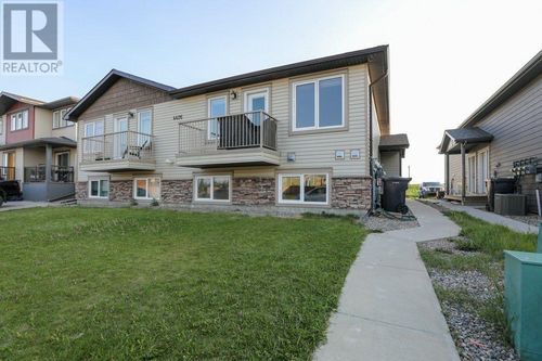4426 Lake Dr, Coalhurst, AB, T0L0V2 | Card Image