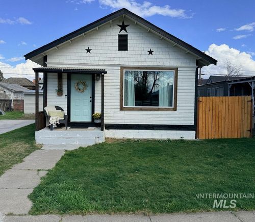 326 Montana St, Gooding, ID, 83330-1336 | Card Image