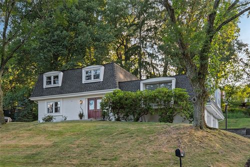 123 Oxbridge Dr, Pittsburgh, PA, 15237-4072 | Card Image