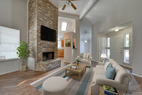 8131 Forest Bow, Live Oak, TX, 78233-4396 | Card Image