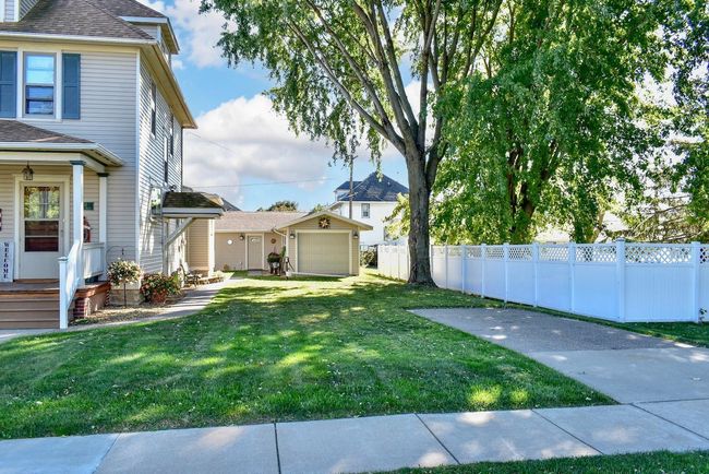 Side Yard & Extra Parking.jpg | Image 42