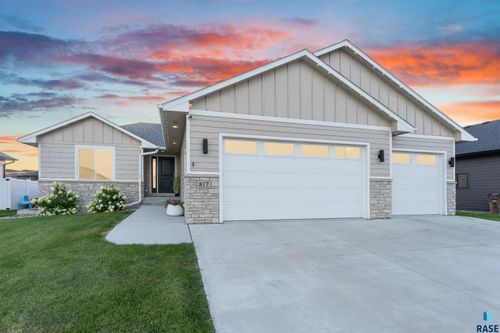 817 Melissa Ave, Harrisburg, SD, 57032-2745 | Card Image