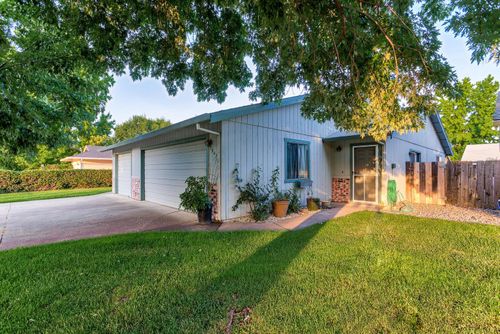 2843 Red Bud Ln, Anderson, CA, 96007-9385 | Card Image