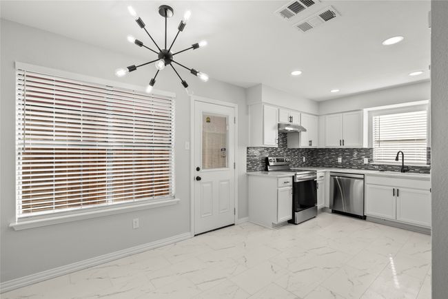 7418 Tulane Dr, Home with 6 bedrooms, 6 bathrooms and 4 parking in Rowlett TX | Image 7