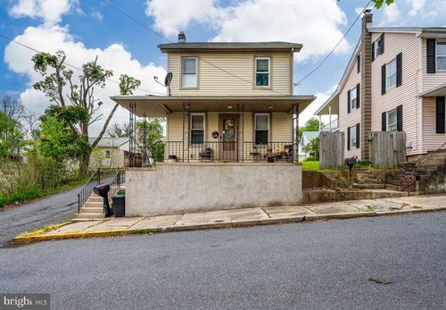 7 Fairview St, PINE GROVE, PA, 17963-1105 | Card Image