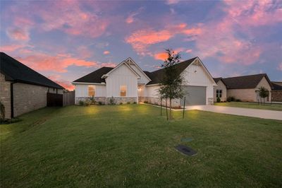 9821 Bridlewood Lane, House other with 4 bedrooms, 2 bathrooms and 2 parking in Waco TX | Image 2