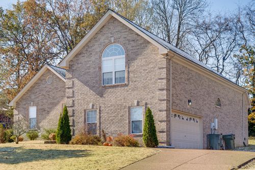 1013 Marshall St, Hendersonville, TN, 37075-8887 | Card Image