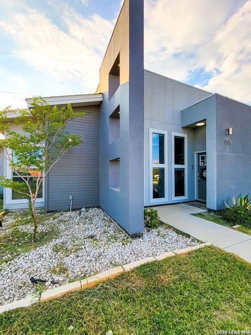 2375 Oak Breeze, Eagle Pass, TX, 78852-2702 | Card Image