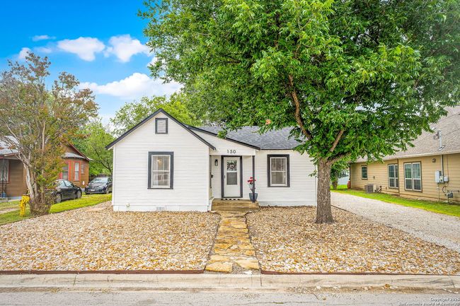 150 W Faust St, House other with 2 bedrooms, 3 bathrooms and null parking in New Braunfels TX | Image 9