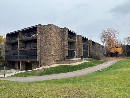 121-35 Nathan Lane N, Plymouth, MN, 55441 | Card Image