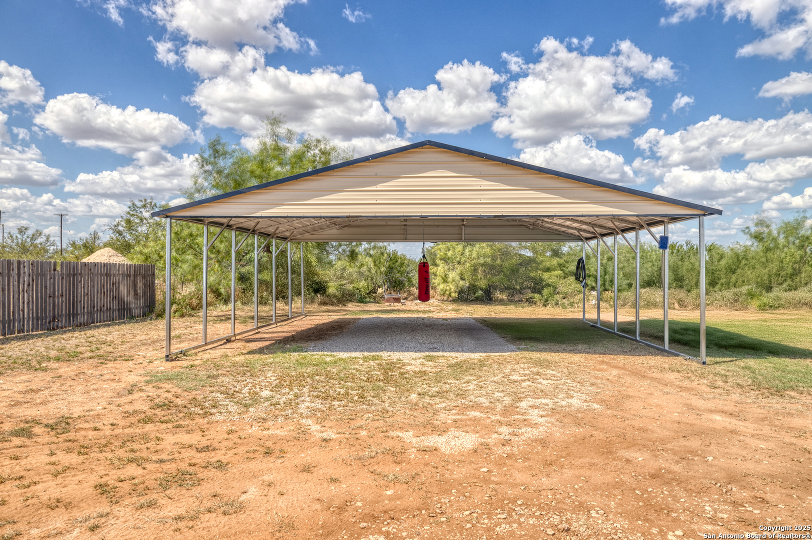 Residential in Carrizo Springs 4