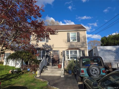 522 Rowlinson Dr, Shirley, NY, 11967-1160 | Card Image